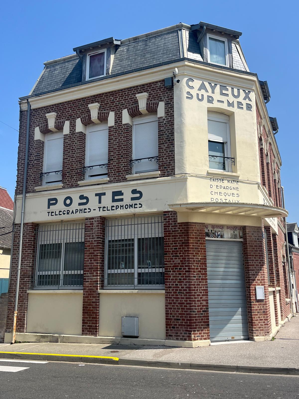 Ancienne poste de Cayeux-sur-Mer, façade en brique